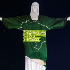 Cristo Redentor recebe projeção para divulgar Campanha Nacional da ANADEP