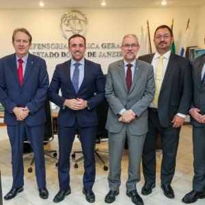 ADPERJ apresenta propostas em reunião com Administração Superior