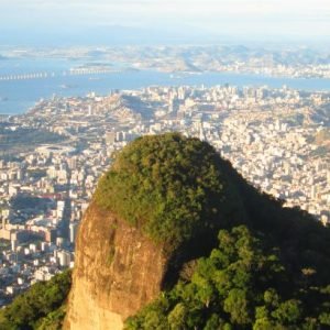 ADPERJ e CAMARJ lançam programa “Movimente-se” com caminhada até Pico da Trilha da Tijuca