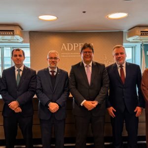ADPERJ recebe candidato ao Senado Luciano Mattos